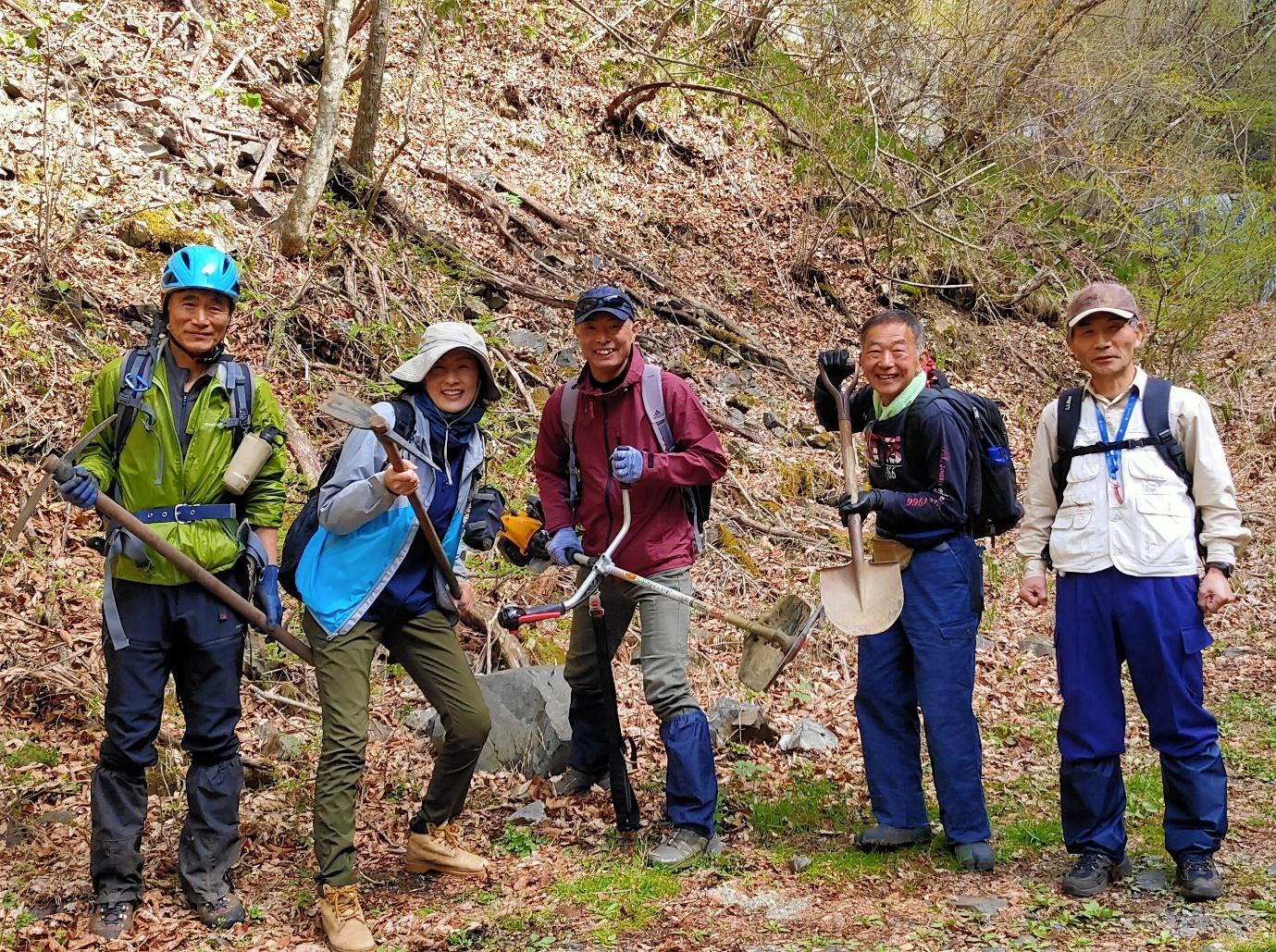 中央アルプス最北端の経ヶ岳｜ニホンジカの食害を防ぎ、”日本一ササユリが咲き乱れる山”に