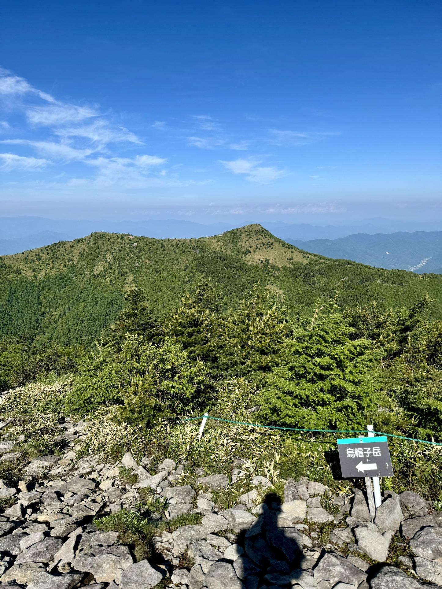烏帽子岳には一旦くだり、登り返しになります😭でも大丈夫！帰りは湯ノ丸山迂回して帰れるから、おれガンバレル