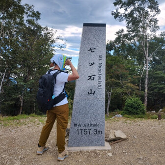 七ツ石山山頂虫多くてすぐに退散