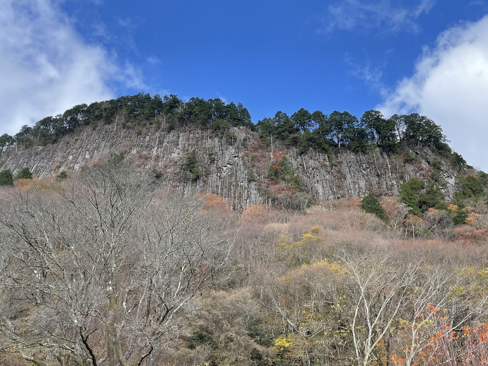 柱状節理が素敵な屏風岩 住塚山 国見山 一ノ峰 磯辺揚げさんの住塚山 兜岳 鎧岳の活動データ Yamap ヤマップ