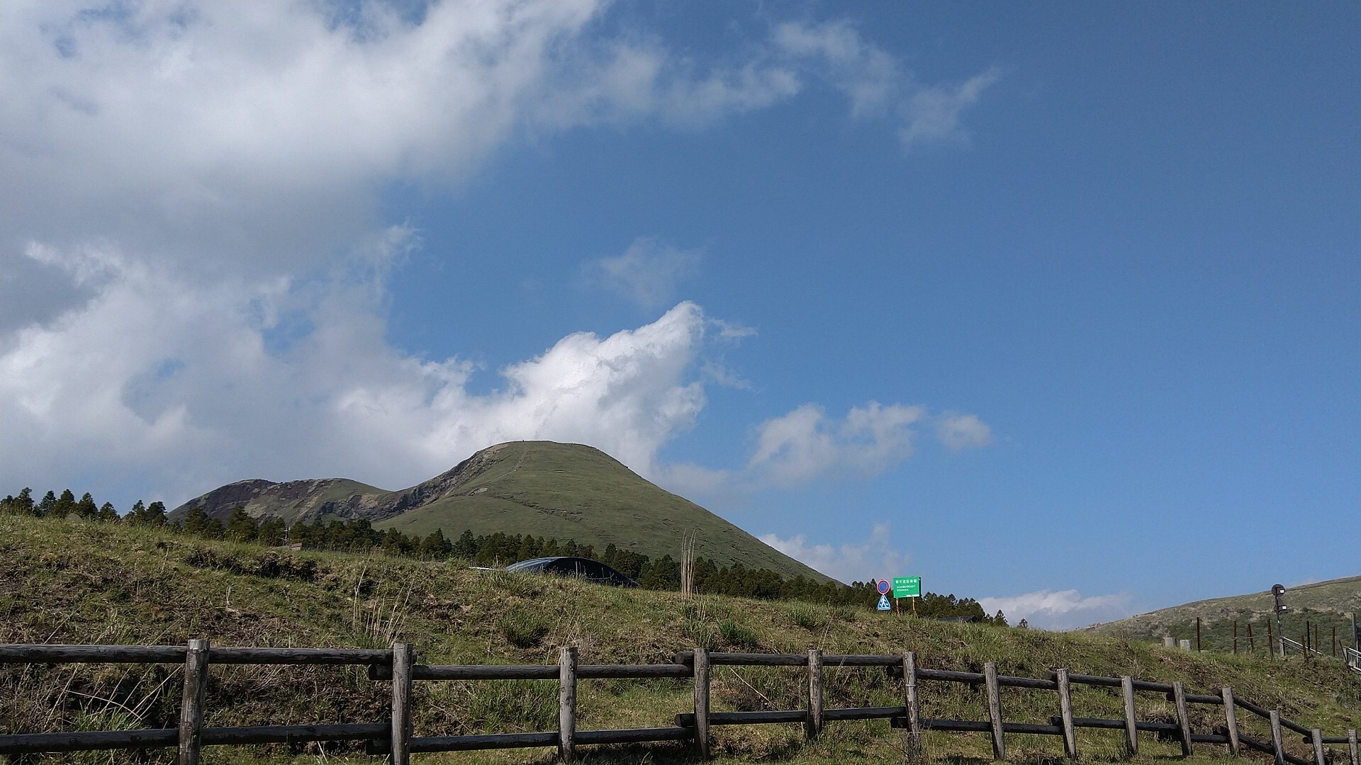 阿蘇山 同級生と久々のツーリングで阿蘇に行きました🏍️ 今日の気温は