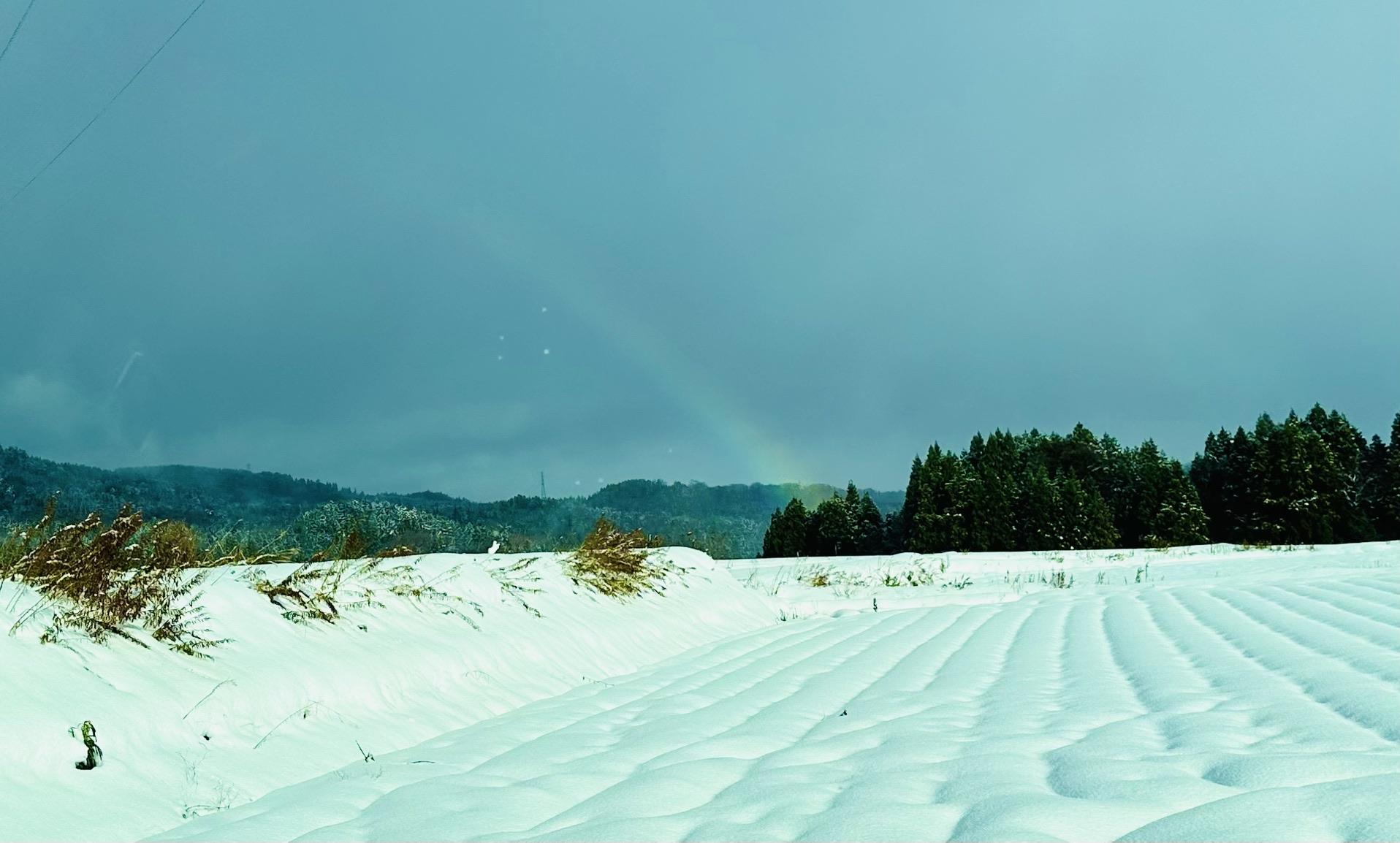 医王山・白兀山・箱屋谷山 車の窓から、虹🌈発見😄✨