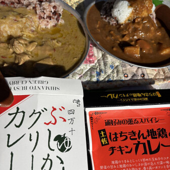 お昼はカレー✨早く食べないと固まるからガンガン食べよう！😆美味しい〜✨