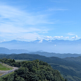 左から仙丈ヶ岳、北岳、あ、塩見岳は独特な山容ですね