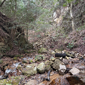 六甲山・長峰山・摩耶山 しばらく河原を歩きます