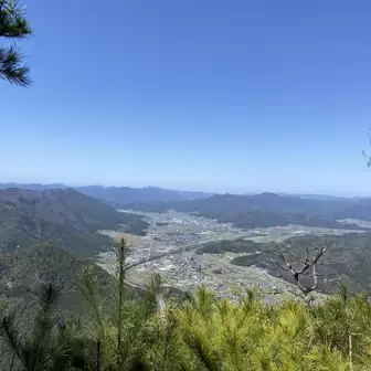 三尾山（主峰）からの展望
お昼ご飯はこの風景を眺めながら食べました。