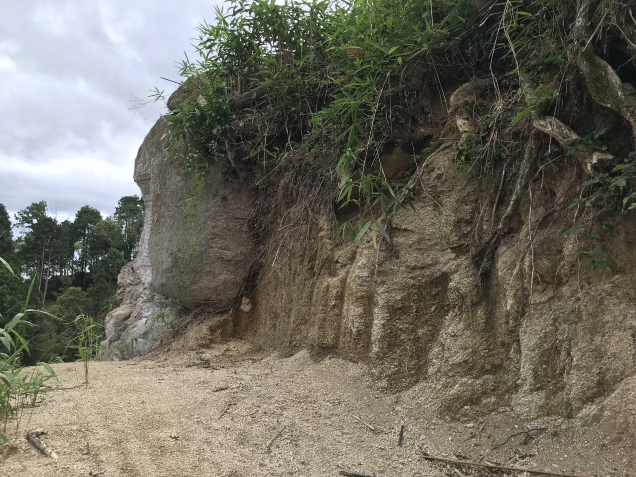 生駒山・神津嶽・大原山 以前はここから岩の前へ。