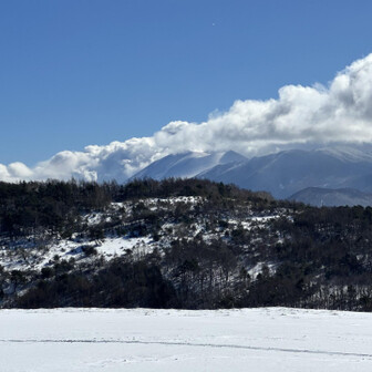 四阿山・根子岳 浅間山見えた