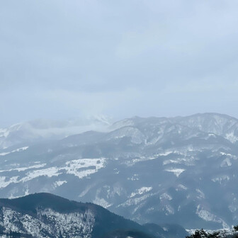 蘇武岳 右に瀞川山、左奥に氷ノ山🗻
何とか見えていたが、この後ガスに包まれてこれが見納めに🤣