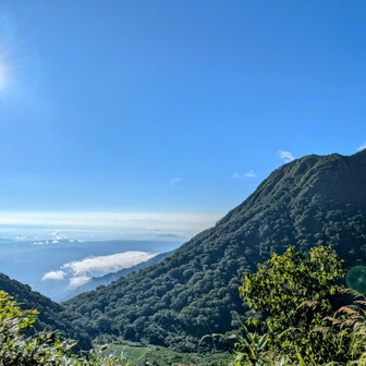 正面に妙高山
中央火口丘になります