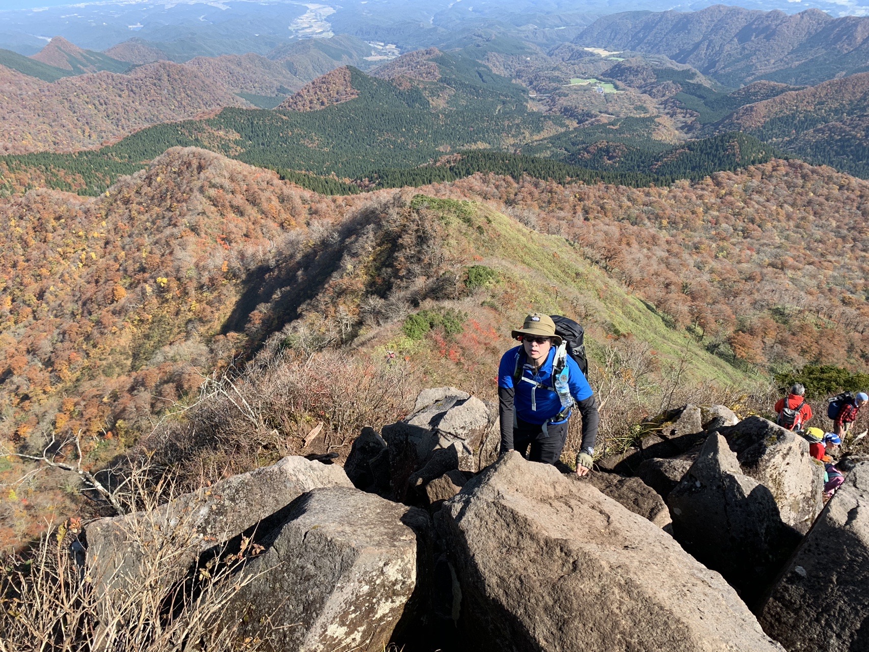 烏ヶ山 サントリー天然水のcmヒカル岩へ行ってみた Gunsouさんの烏ヶ山 象山 笹ヶ峰 の活動データ Yamap ヤマップ