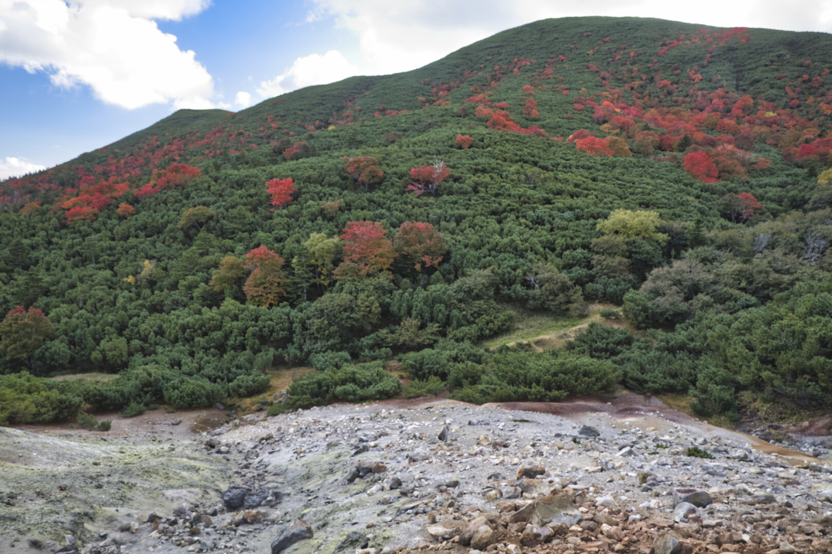 オススメ 秋の1042m山 雌阿寒岳 阿寒富士 白湯山の写真33枚目 東山の紅葉がとにかく素晴らしくて 向かい Yamap ヤマップ
