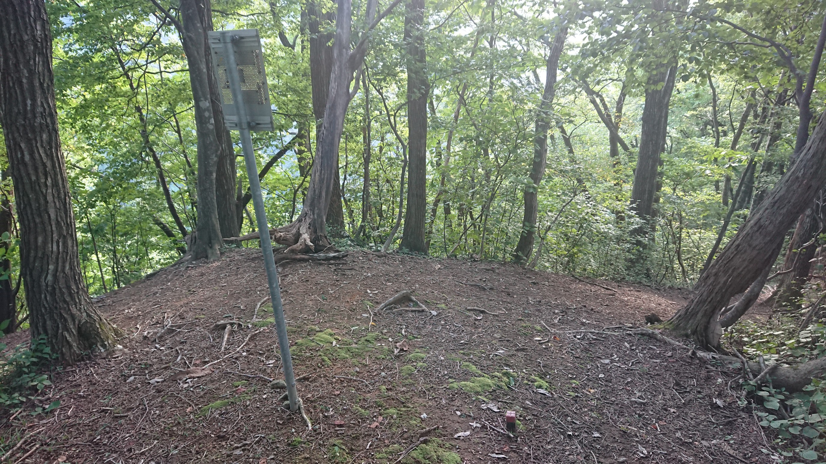 木六山・銀次郎山 右側102鉄塔 行き止まりなので左側に