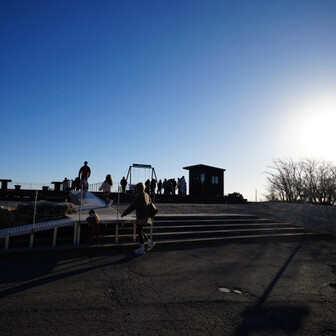 アゼリア跡地。
今はブランコ広場と展望デッキになってます。
ﾃｸﾃｸ((´∀`)~♪