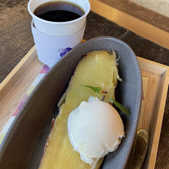 鳩吹山 焼き芋のアイス乗せ
あったかいお芋にバニラアイスが合う〜😋