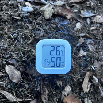 暑いからウインドブレイカーを脱ぎます🥵