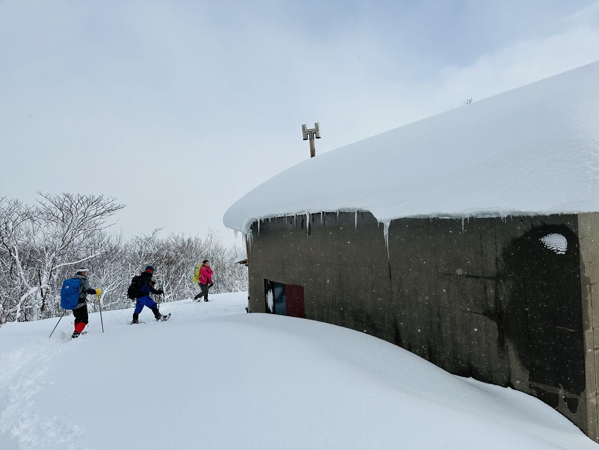 医王山・白兀山・箱屋谷山 小屋に到着