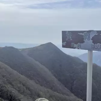 天狗岩から見る藤原岳。
