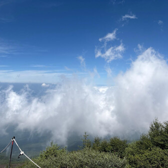 雲が目線の高さにあります