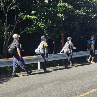 スカイラインを歩きます、暑さが増してきました。