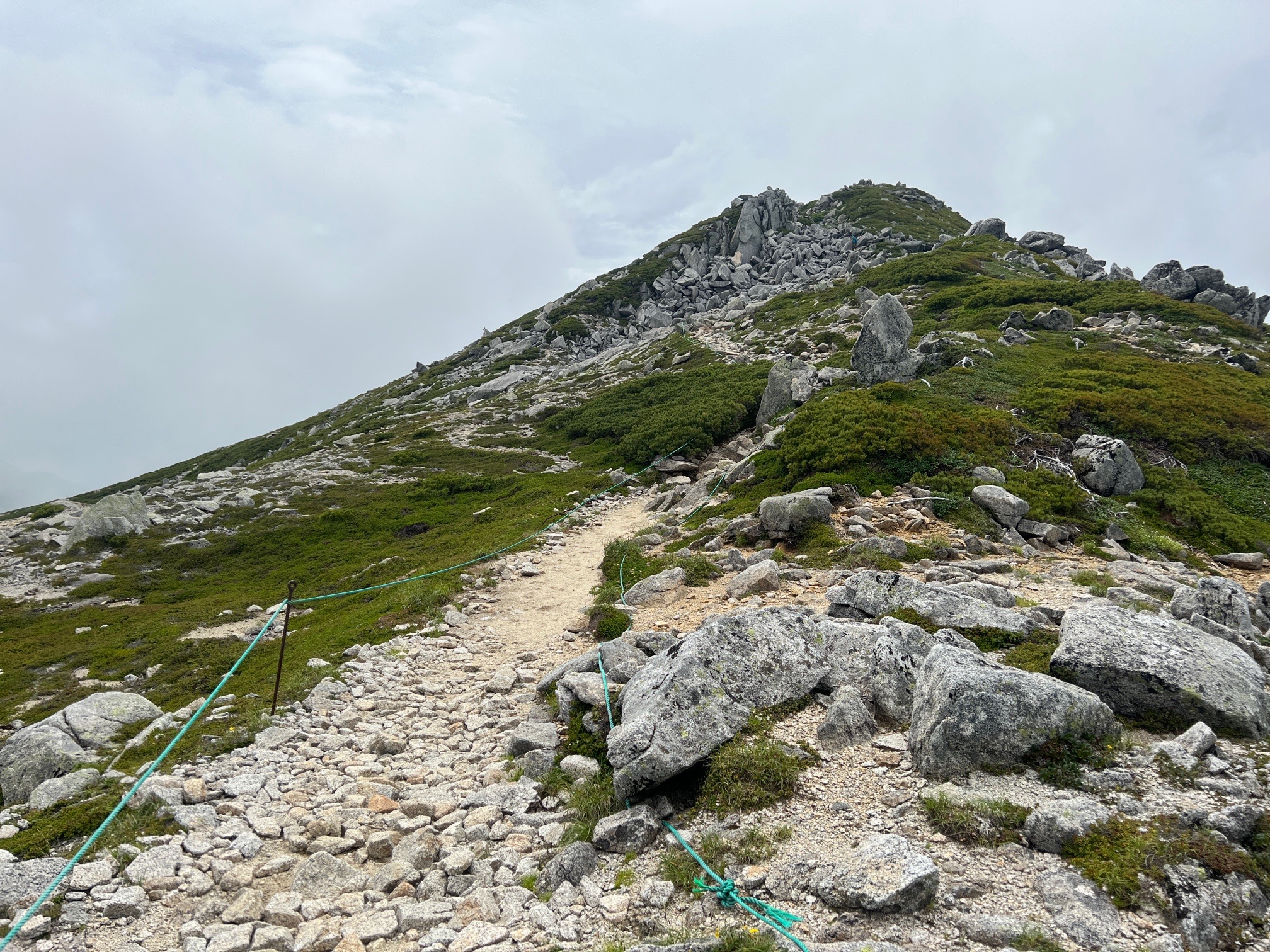 木曽駒ヶ岳を降り、振り返る