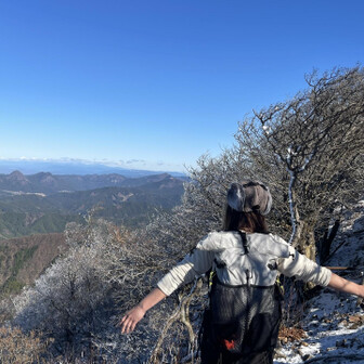「わぁー、綺麗な霧氷❄️」の図
ボリューム不足🤣