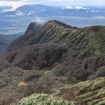 経ヶ岳・法恩寺山 中岳～杓子岳と繋がる稜線もキレイ