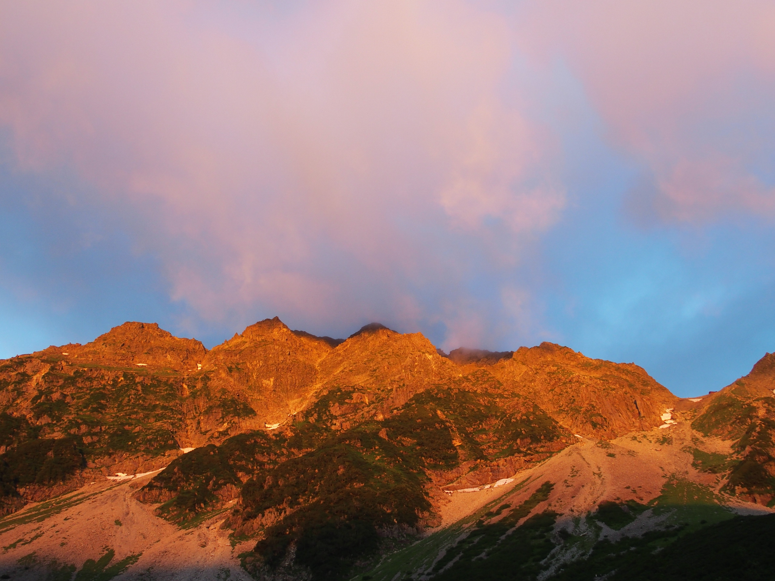 8 14 16 涸沢テント泊でモルゲンロート ヒイロンさんの槍ヶ岳 穂高岳 上高地の活動データ Yamap ヤマップ