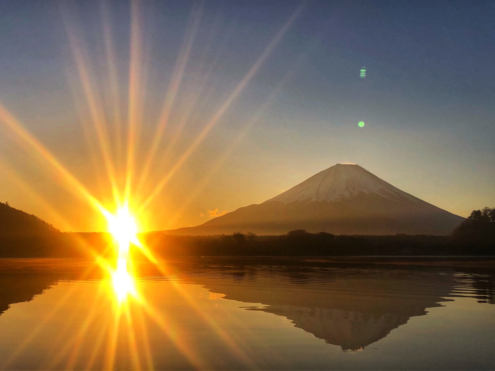 精進湖から日の出 パノラマ台 下山家さんの三方分山 パノラマ台の活動データ Yamap ヤマップ