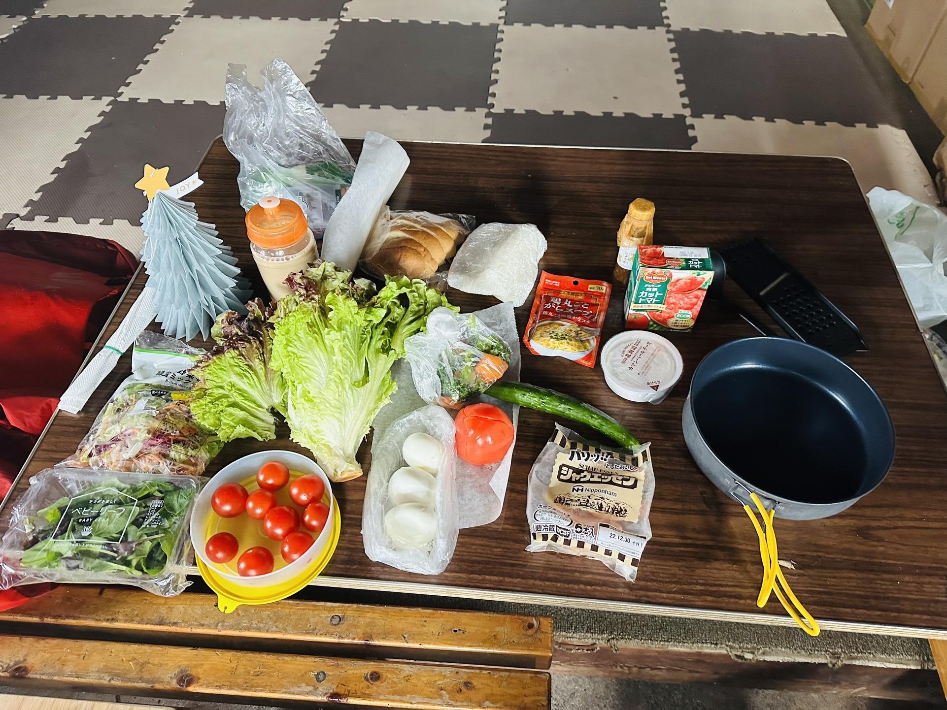 医王山・白兀山・箱屋谷山 チーズフォンデュトマト鍋の材料