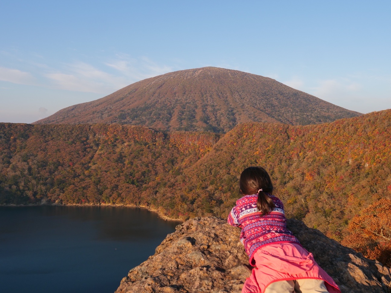 紅葉見頃です 夕焼けの大浪池 都のジョーさんの霧島山 韓国岳 高千穂峰 夷守岳 烏帽子岳の活動データ Yamap ヤマップ