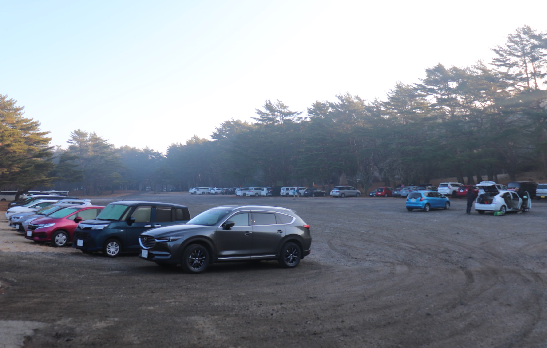 パノラマ台 烏帽子岳 千円札の逆さ富士の絶景を求めて本栖湖一周コースに挑戦 ご当地ランチは本栖湖名物鹿カレーに感動 まじこさんの三方分山 パノラマ台の活動日記 Yamap ヤマップ