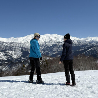 取立山 西山へ戻り
白山バックにどうポーズとろう？って話してるところ(笑)