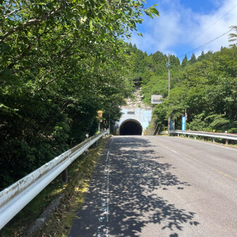今日も猛暑予報です！熱中症に気をつけてレッツゴー！久しぶりの山行にワクワクドキドキ💓
駐車場は満車でしたが、下山してきた方が譲ってくださいました。