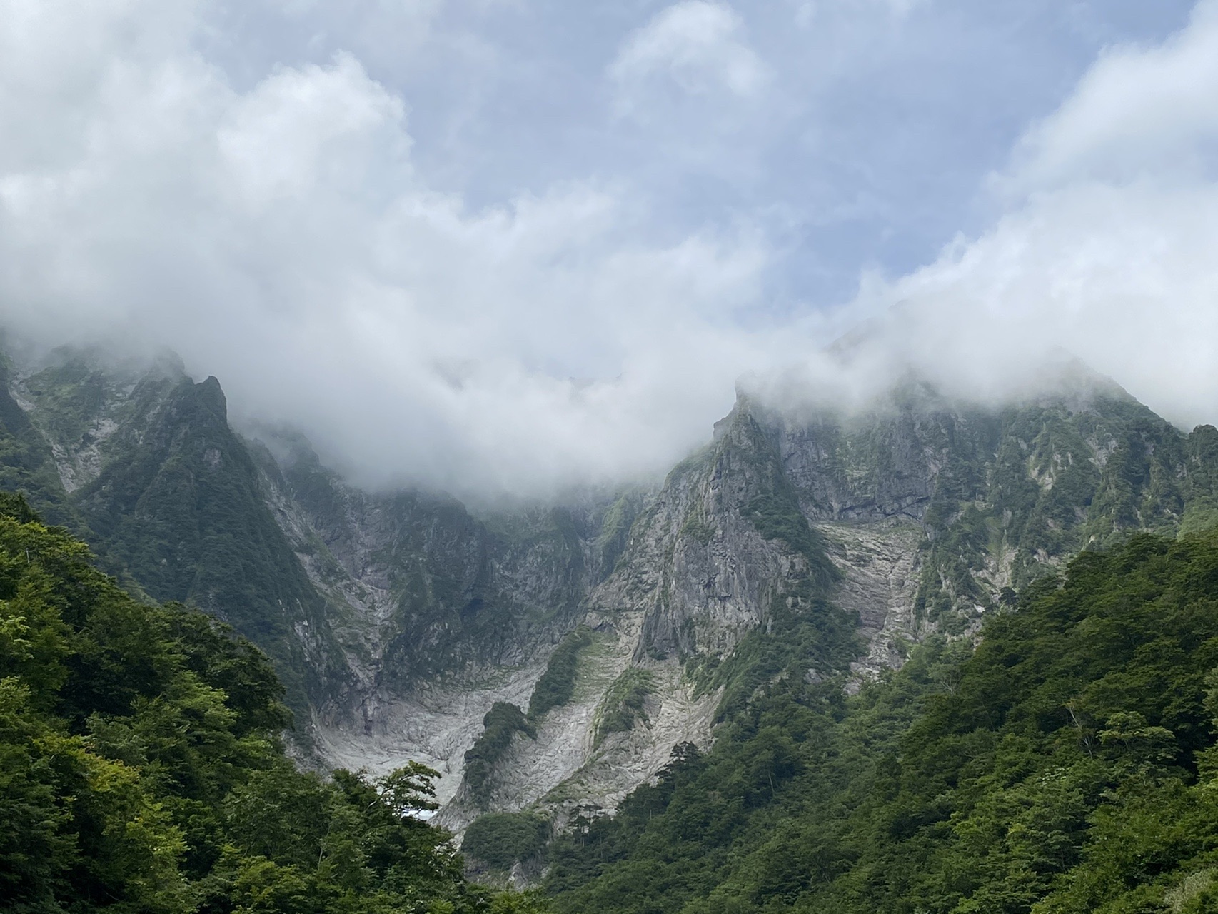 静かな谷川岳 ロープウェイは落雷被害で運休中 Goma Runnerさんの谷川岳 七ツ小屋山 大源太山の活動データ Yamap ヤマップ