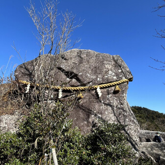 しめ縄が設置されてる…