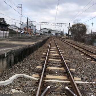 高取山 ＪＲ畝傍駅前を横切ります