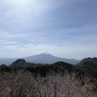 富士山
手前、左は十二ヶ岳、右は鬼ヶ岳