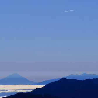 立山・雄山・浄土山 🗻と南アルプス✈