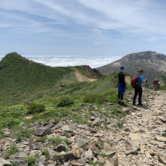 朝日岳と茶臼岳。
