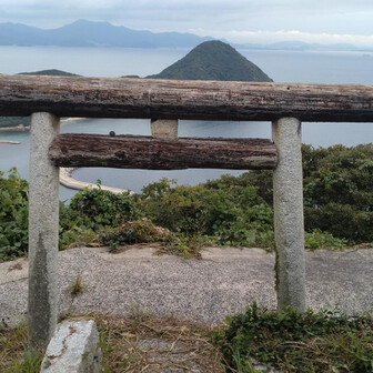 金比羅山・蓋井島 山頂天空の鳥居