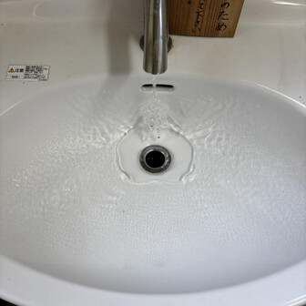 山伏・八紘嶺・笹山 梅ヶ島温泉の駐車場にあるトイレはウォシュレット🚽便座も暖か🫶
今日も水道は凍ってる。