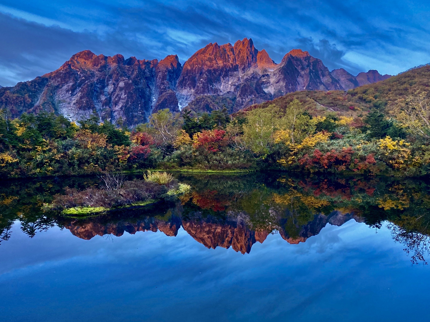 絵画「仙人池に映る秋麗劔岳」