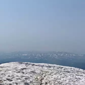 スキー場が見えるから斑尾山とか黒姫山とか？飯山の方でしょうか