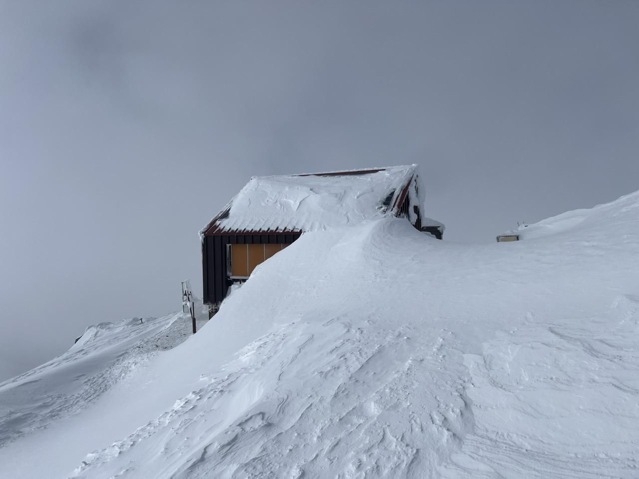 谷川岳・七ツ小屋山・大源太山 ここの小屋で福井にーさん待っていれば良かったものの