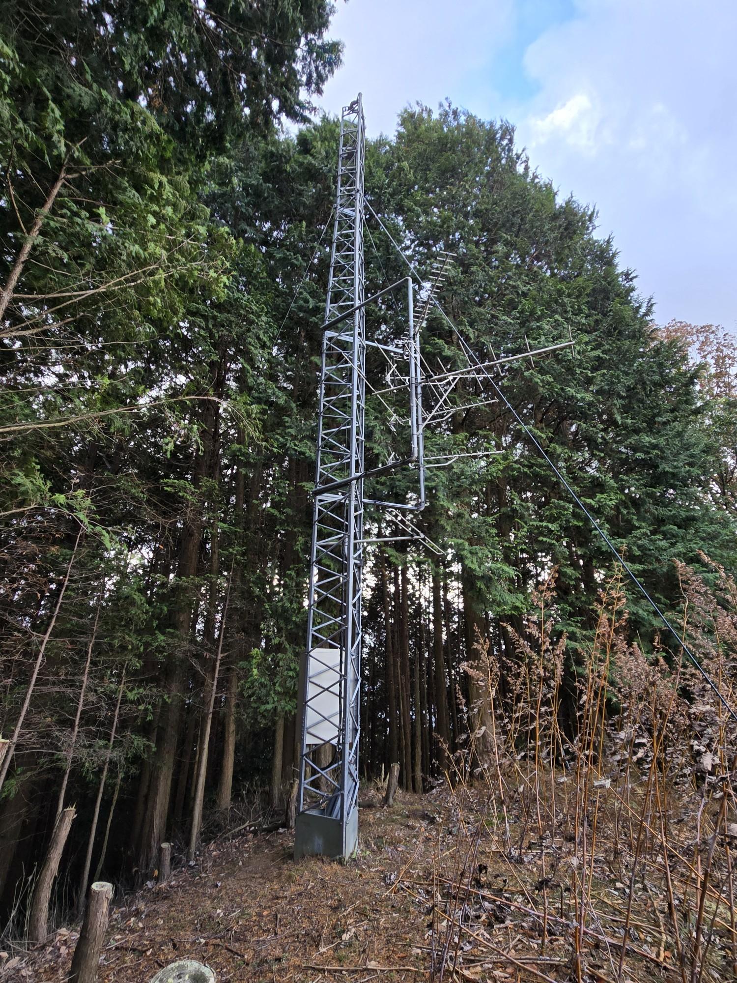 三輪山・巻向山・龍王山 ヘンな物が立ってます❗。