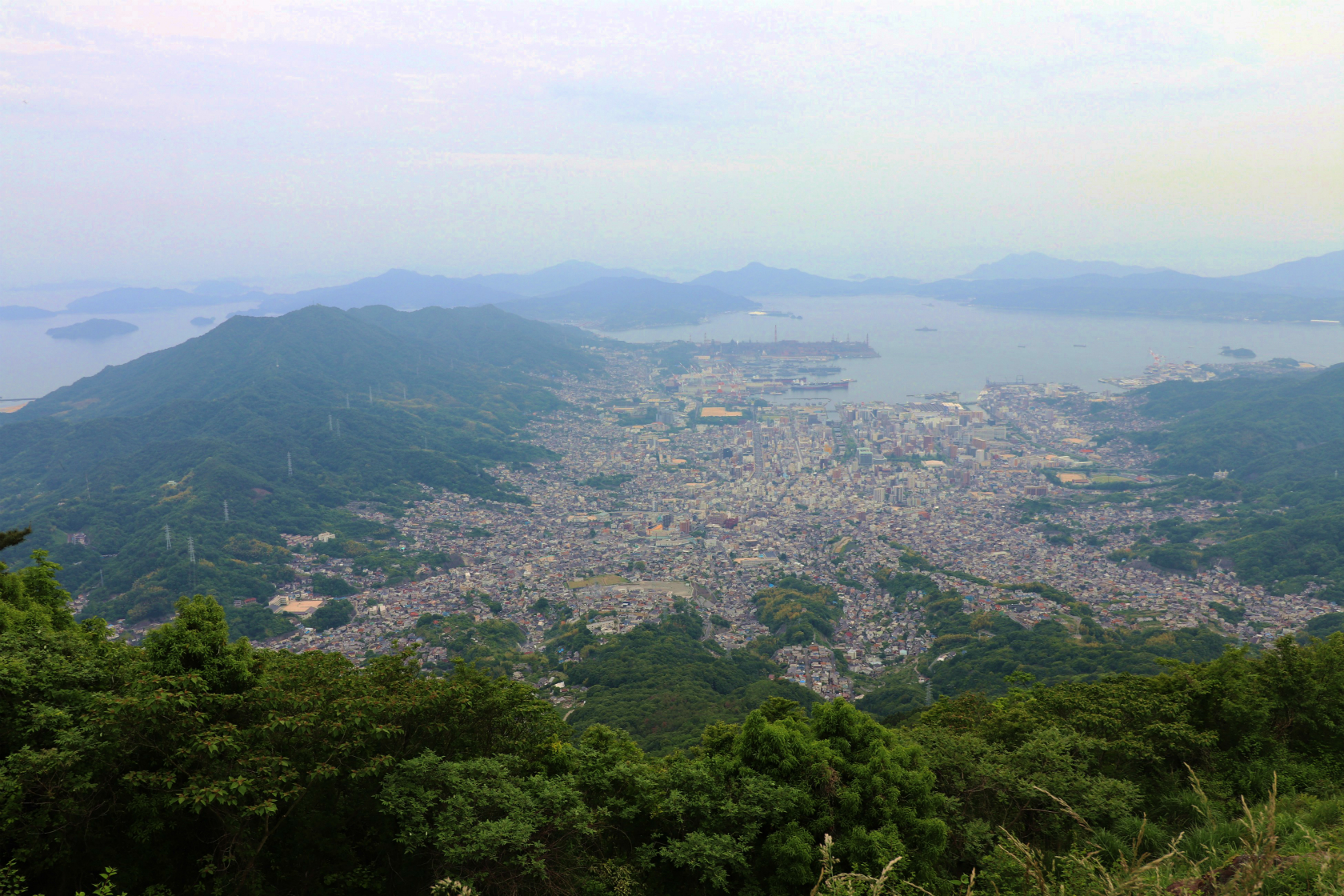 2013年年末行きかけた山頂へようやく行けた🚙
山頂からの見晴らし最高❗️夜景🌃凄く綺麗だろね。でも夜🌃は怖い😓