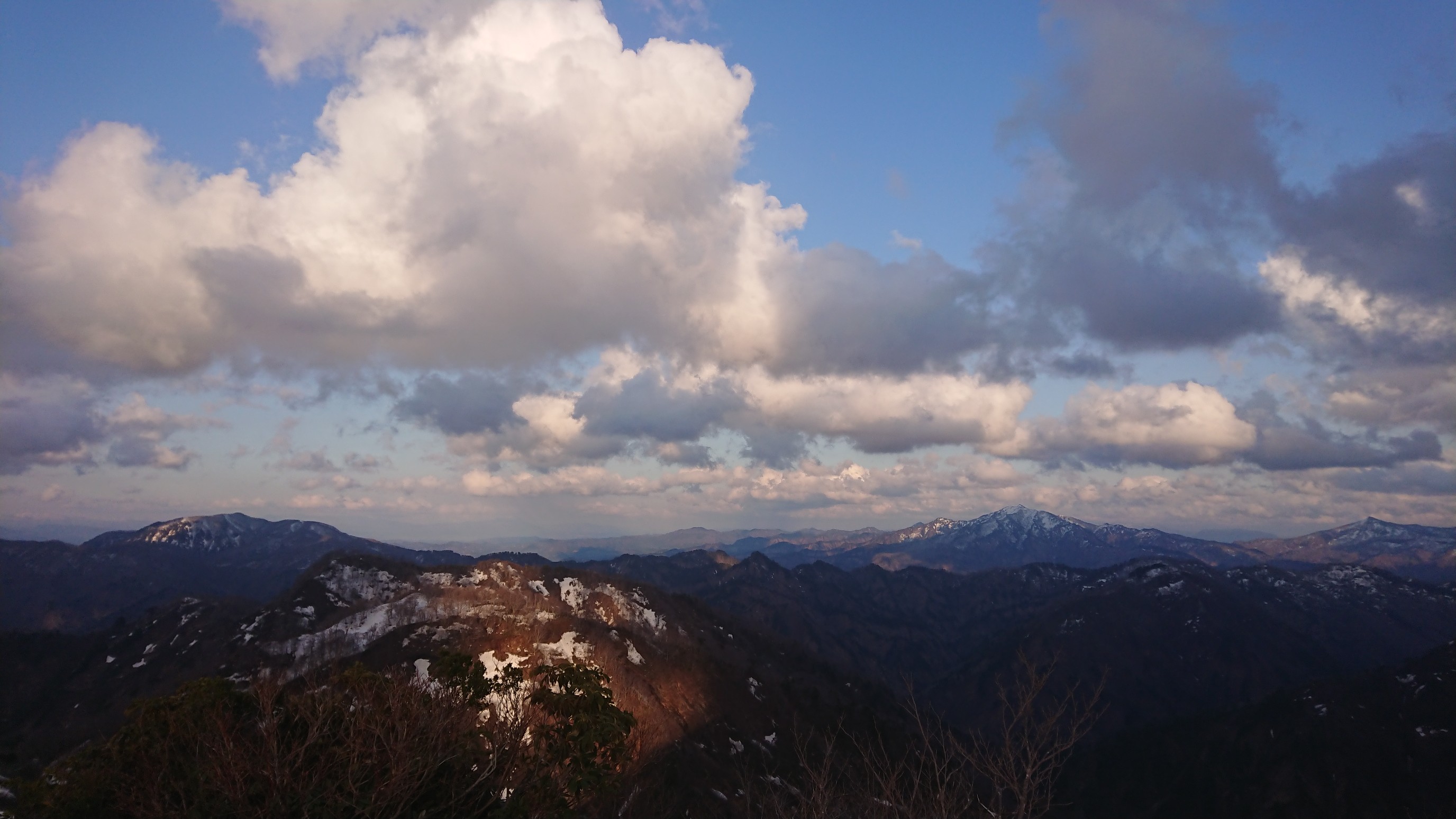 木六山・銀次郎山 右御神楽岳