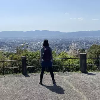 展望台から👀
京都市内と、向こうは嵐山とか愛宕山になるんやね🏔️
夜景はゴイゴイスーに違いない🌃
アベックがデートに来るに違いない🤣🫶