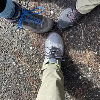 今日はこの3人でレッツゴー‼️
運動靴が1人います。